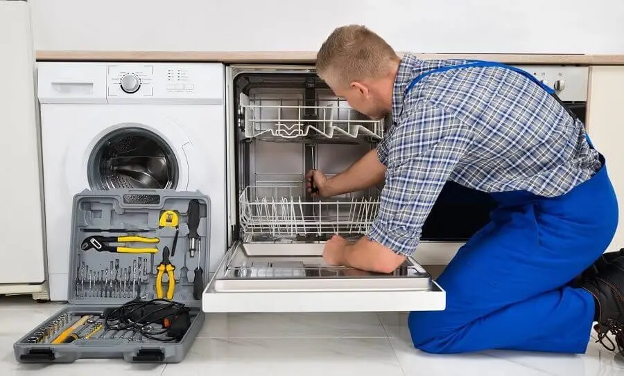 Akyurt Gaggenau servisi teknisyen ekibi beyaz eşya tamiri yaparken